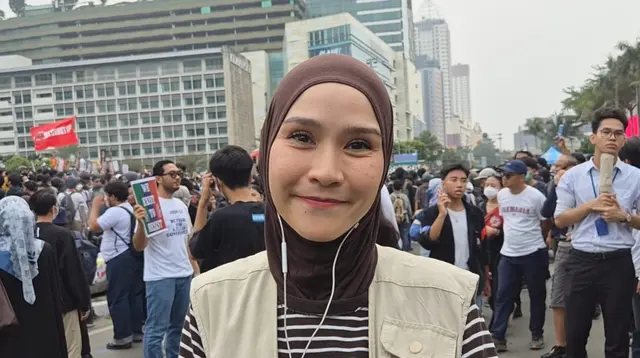 Zaskia Adya Mecca Ikut Demo 28 Oktober di Bundaran HI, Bawa Ambulans hingga Logistik Aksi