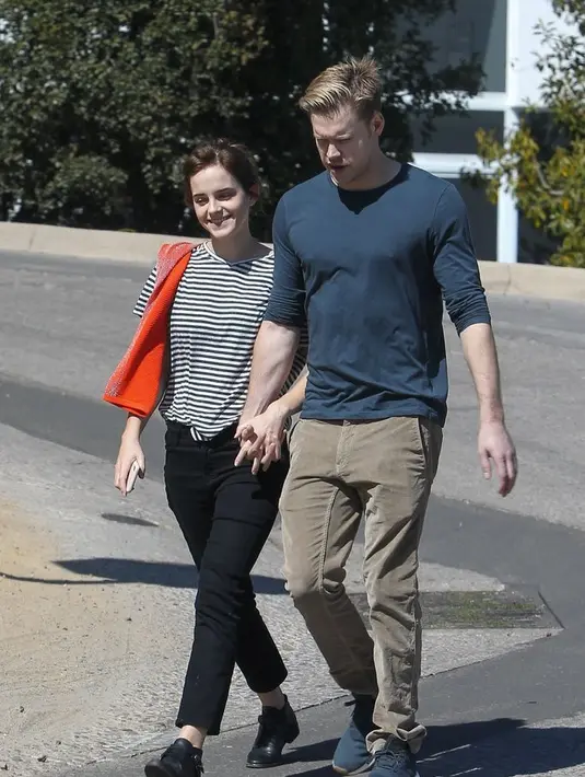 Meski mereka tak hadir bersama, keduanya pun bikin para penggemar meleleh dengan adanya fakta kebersamaan mereka kini. (BACGRID/PopSugar)