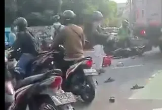 Kecelakaan maut di Bekasi, sopir mobil truk wing boks yang diduga menjadi penyebab kecelakaan maut di depan Universitas Islam 45 (UNISMA) Bekasi, Jalan Cut Mutia, Margahayu, Kota Bekasi. (Istimewa)