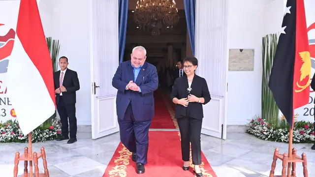 Pertemuan bilateral antara Menlu RI Retno Marsudi dengan Menlu Papua Nugini Justin W Tkatchenko pada Selasa (21/3/2023). (Dok: Kemlu RI)