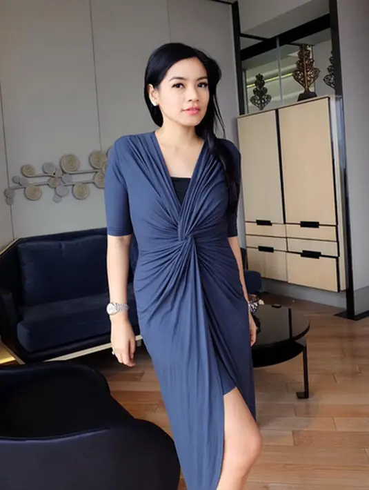 Sebagai seorang ibu muda, Titi Kamal menceritakan kebahagiaannya menjadi seorang ibu. Namun ia menuturkan di tahun ini perayaan hari ibunya tak bisa dilakukan bersama sang ibunda lantaran ia harus  promosi film ke Jogja. (Instagram/Titikamall)