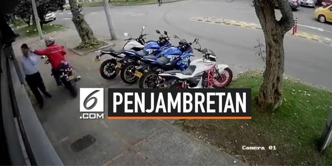 VIDEO: Aksi Copet Jambret Ponsel Pejalan Kaki