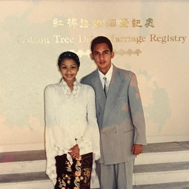 Baru Terungkap, Ini 7 Potret Lawas Pernikahan Amara dan Frans Mohede di Hongkong