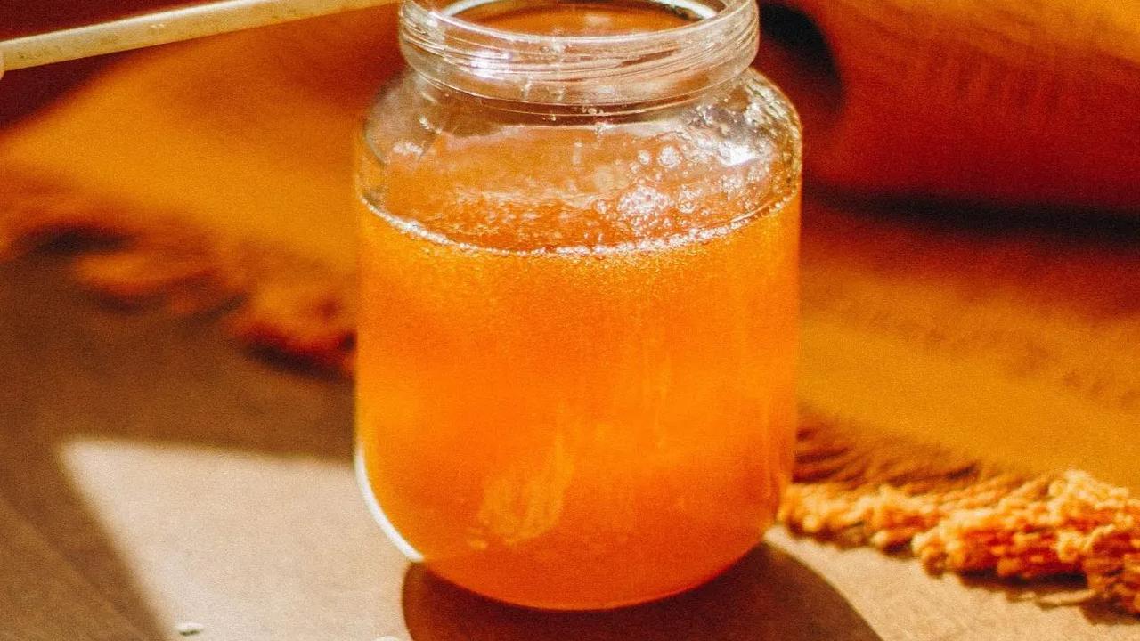 6.&nbsp;Manfaatkan Madu untuk Pemulihan Bibir
