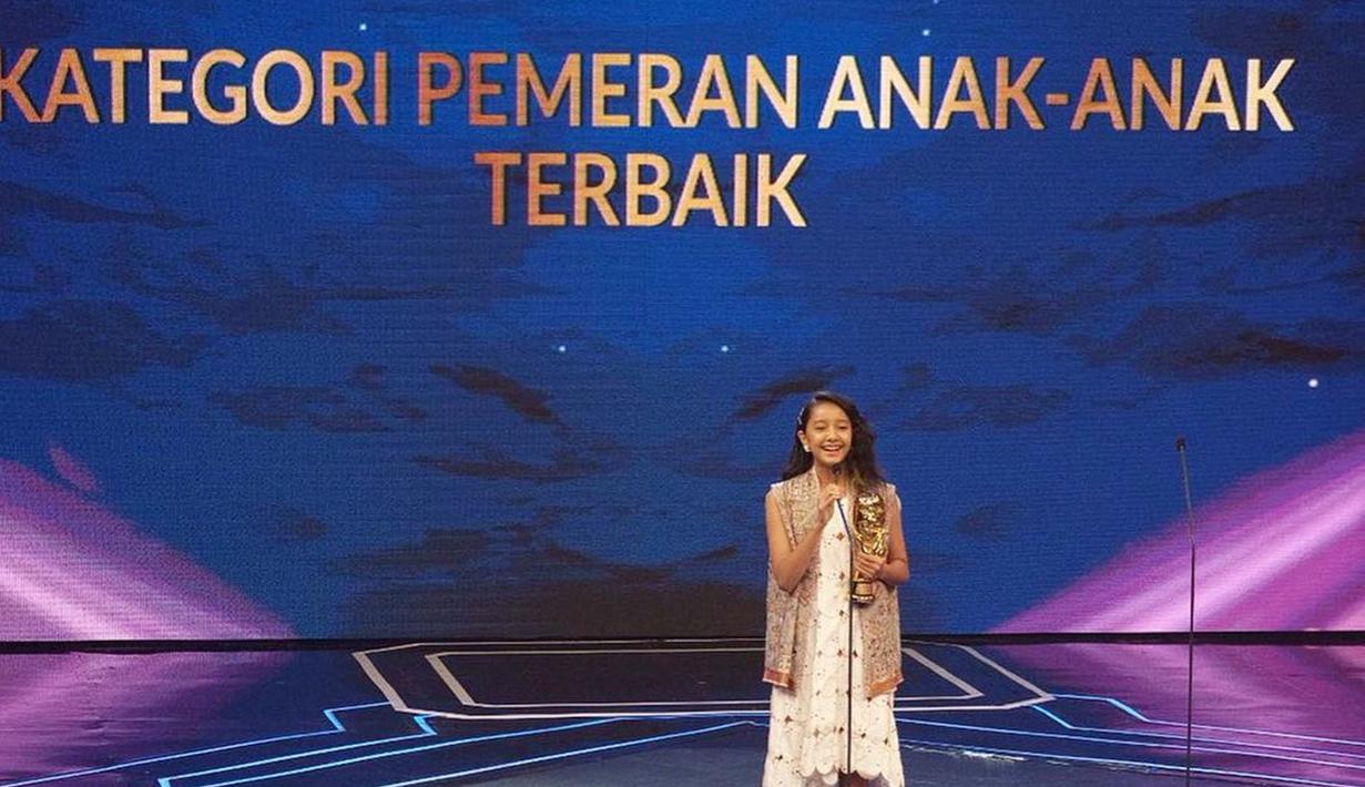 Potret Widuri Puteri Anak Dwi Sasono di IMA Awards 2022, Raih