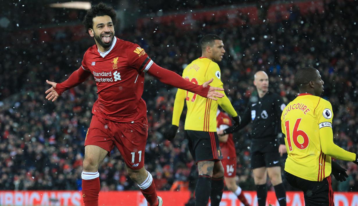 Mohamed Salah. Sayap kanan Mesir berusia 29 tahun yang kini menjalani musim ke-5 bersama Liverpool ini juga pernah mencetak 4 gol dalam satu laga di Liga Inggris musim 2017/2018, musim pertama ia berseragam The Reds. Momen itu terjadi di pekan ke-31 saat Liverpool menjamu Watford, 17 Maret 2018 dalam laga yang berakhir 5-0. Ia pun menjadi top skor di musim tersebut dengan torehan 32 gol. (AFP/Lindsey Parnaby)