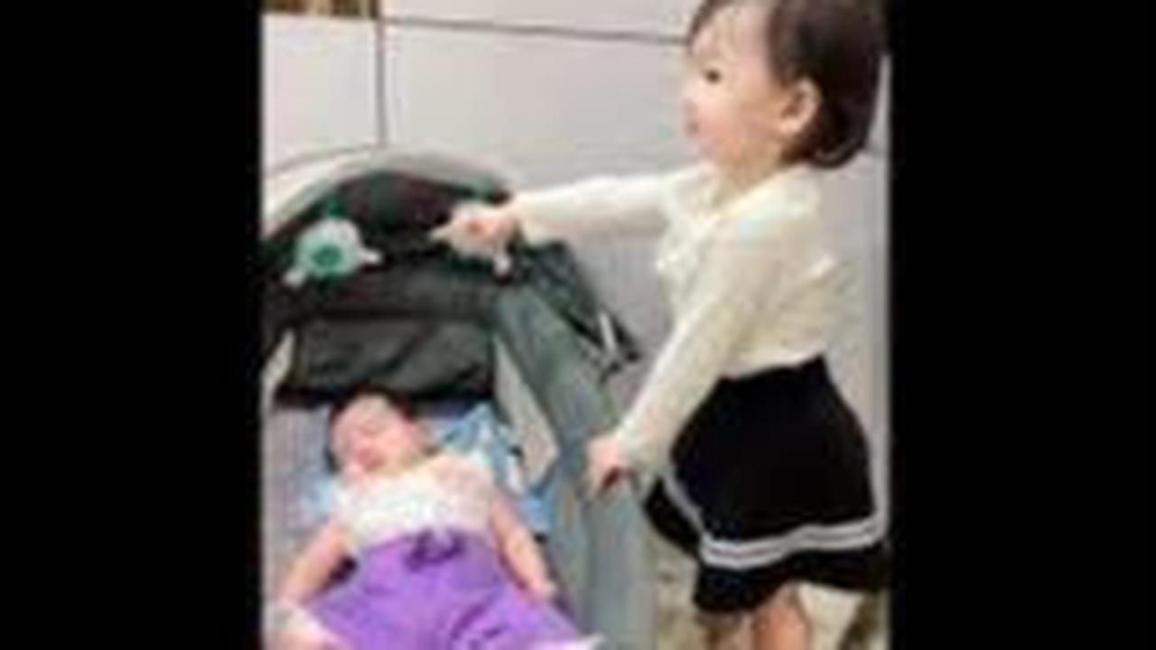 Baby Kenes dipuji memiliki paras yang cantik seperti sang mama.