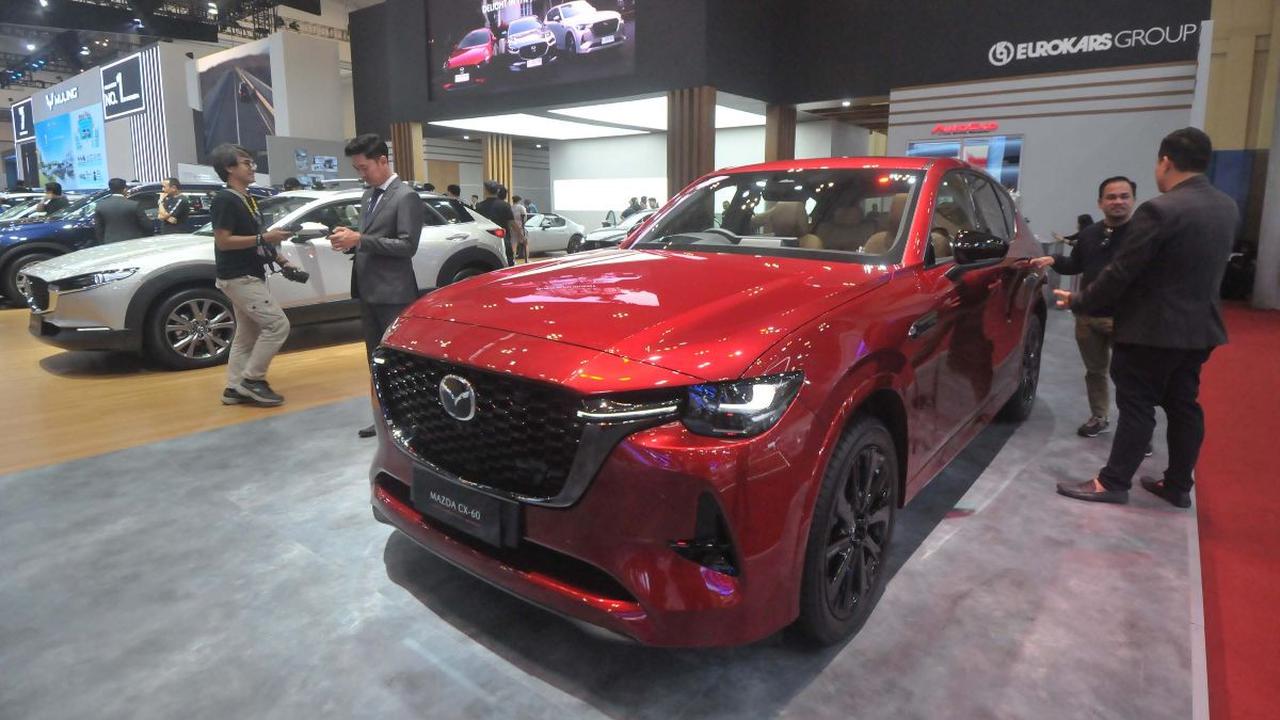 Selama GIIAS 2024, Mazda menawarkan berbagai penawaran eksklusif, termasuk special sales deals, free paint protection film, aksesoris dash cam recorder, merchandise eksklusif dari Mazda Curated, serta voucher belanja VIVERE, dan masih banyak lagi.<br>