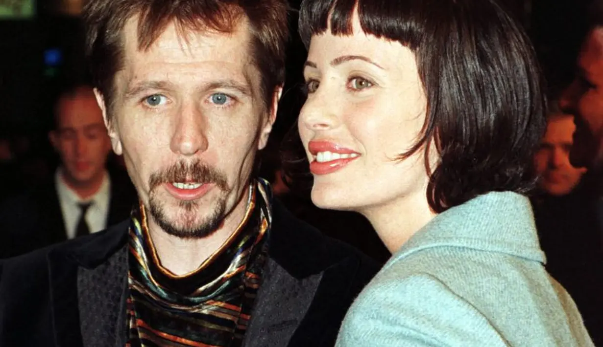 "Selamat Gary, dan Selamat Oscar karena menghadiahkan tak hanya satu namun dua pelaku kekerasan (Kobe Bryant). Aku kira kita sudah berevolusi, ada apa dengan gerakan #MeToo?" ujar Donya. (Firstpost)