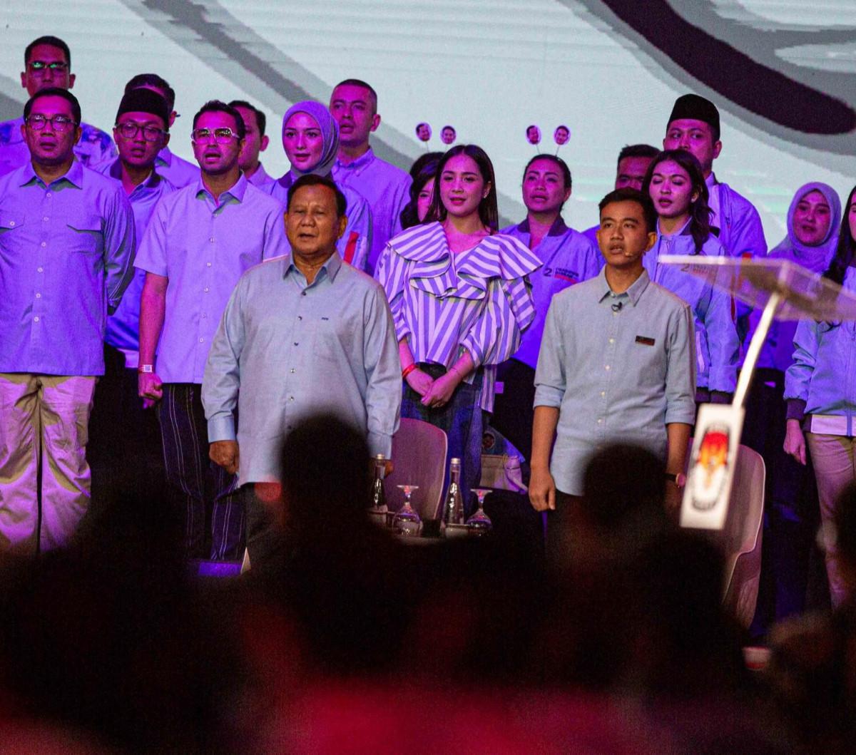 Adapun&nbsp;Prabowo Subianto&nbsp;dan Ganjar Pranowo&nbsp;bersaing di antara Anies. Prabowo dianggap sedikit lebih unggul dengan angka 28,9 persen. Ganjar di bawahnya dengan angka 26,9 persen.&nbsp;