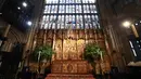 Tampilan altar Kapel St George untuk upacara pernikahan Pangeran Harry dan Meghan Markle di Kastil Windsor, Windsor, Inggris, Sabtu (19/5). Pangeran Harry dan Meghan Markle akan menikah pada 19 Mei 2018. (Danny Lawson/POOL/AFP)
