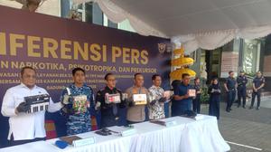 Dua WN India Bawa 'Oleh-Oleh' dari Thailand, Isinya Paket Ganja Rp1,5 Miliar