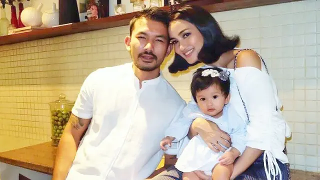 [Bintang] Atiqah Hasiholan dan Rio Dewanto