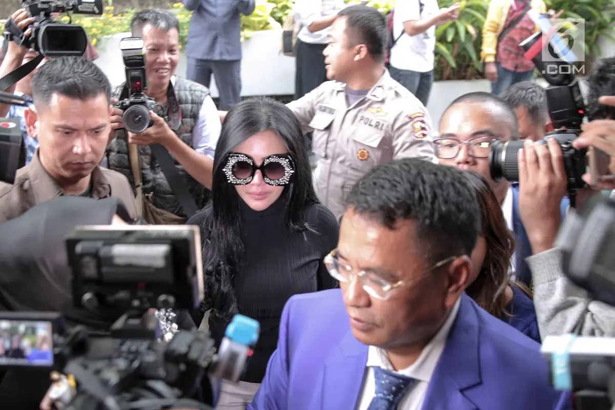Syahrini Penuhi Panggilan Polisi