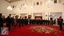 Presiden Joko Widodo saat memimpin acara pelantikan di Istana Negara, Jakarta, Rabu (27/7). Jokowi melantik menteri baru kebinet kerja. Ada 13 pos kementerian/lembaga yang dirombak, sembilan di antaranya diisi wajah baru. (Liputan6.com/Faizal Fanani)