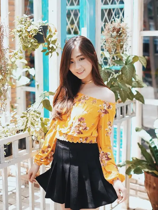 Kini wanita cantik ini sudah sering menerima pekerjaan sebagai makeup artist. Ia juga beberapa kali menjadi pembicara dalam acara workshop kecantikan. (Liputan6.com/IG/@cynthiansunartio)