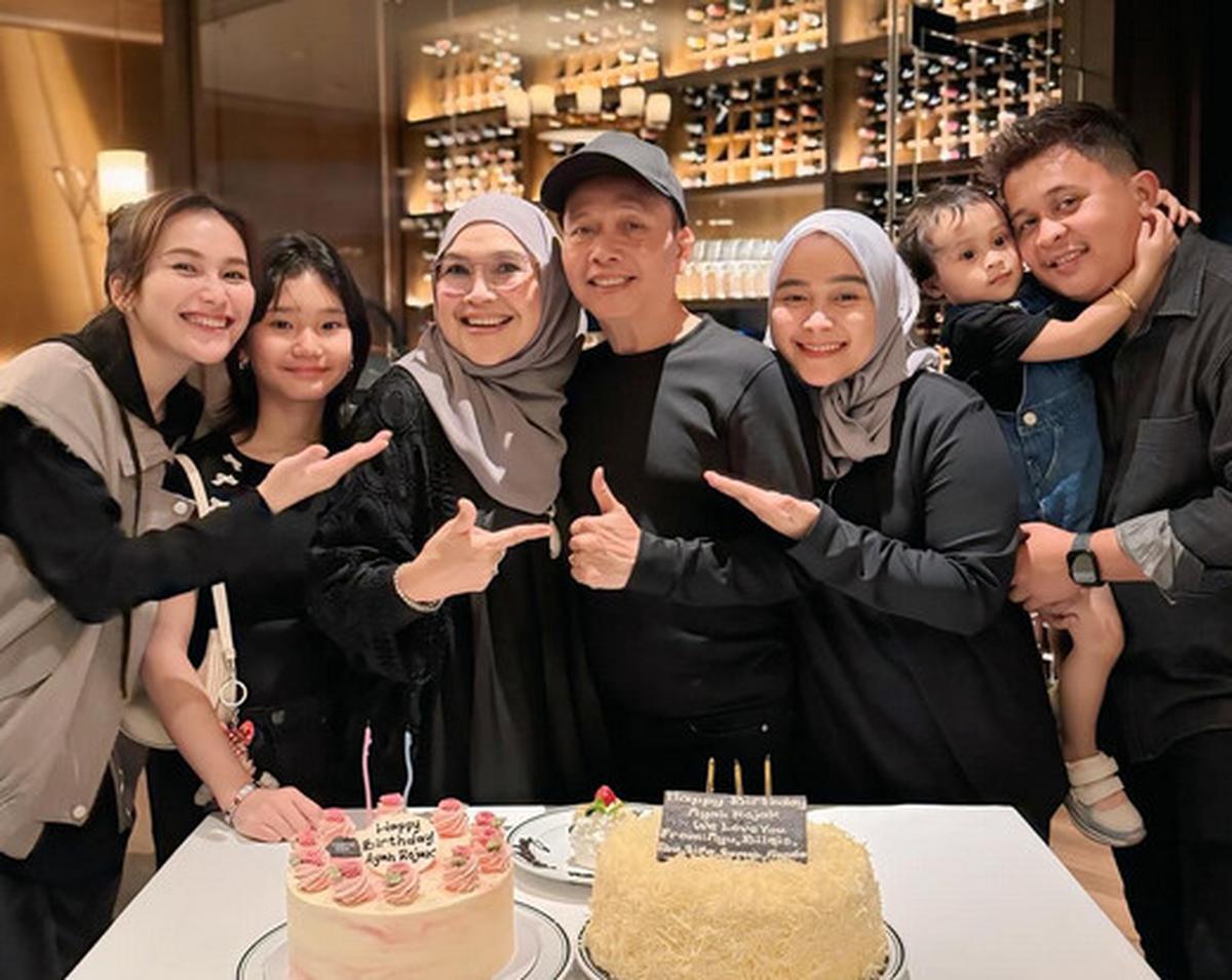 Potret Perayaan Ultah Ayah Ojak di Restoran Mewah, Kompak Pakai Baju Hitam - Penampilan Bilqis Jadi Sorotan