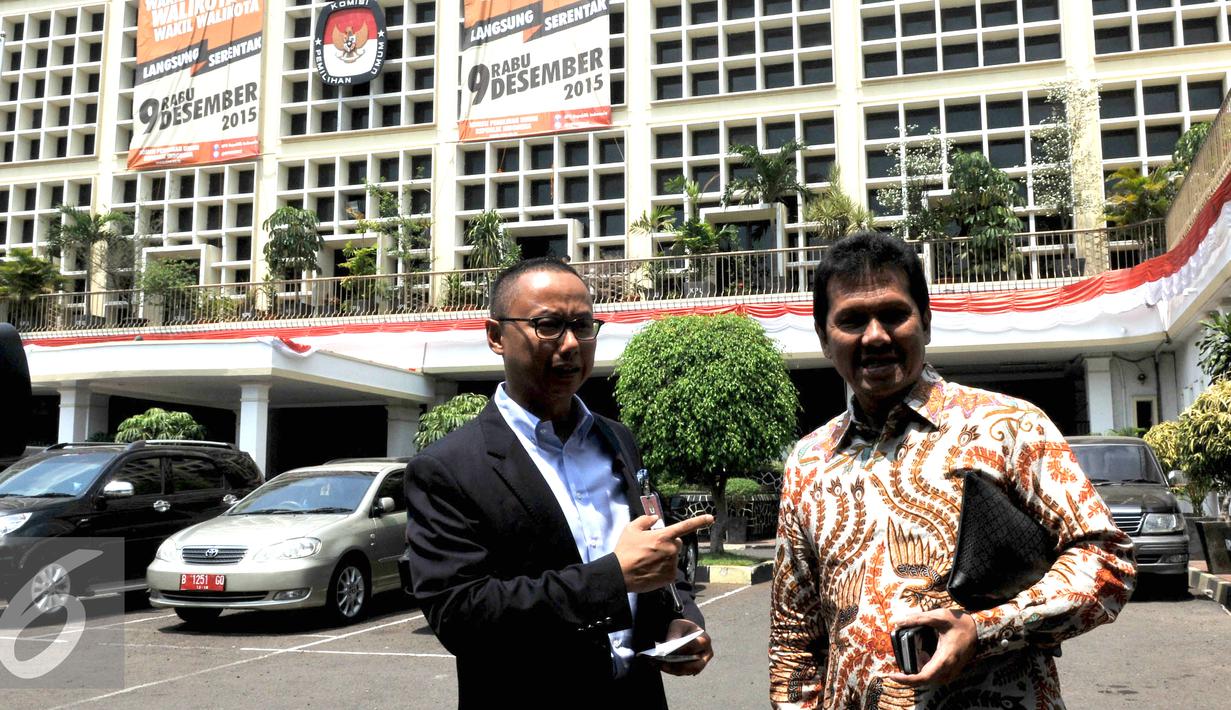 Sekjen Partai PAN, Eddy Soeparno (Kiri) dan Wakil Ketua Umum DPP PAN, Asman Abnur sambangi  Gedung KPU, Jakarta, Selasa (1/9/2015). Kedatangan mereka terkait penolakan KPU Surabaya atas calon Walikota yang mereka usung. (Liputan6.com/Johan Tallo)
