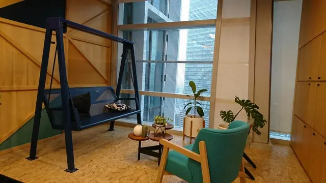 Coworking Space Warna-warni di Gedung Tinggi, Bikin Betah Kerja Lama-Lama