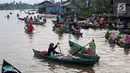 Suasana aktivitas jual beli di Pasar Terapung Lok Baintan, Banjarmasin, Kalimantan Selatan, Selasa (27/3). Pasar Terapung Lok Baintan ini juga sekaligus menjadi salah satu lokasi wisata di Kalimantan Selatan. (Liputan6.com/Immanuel Antonius)