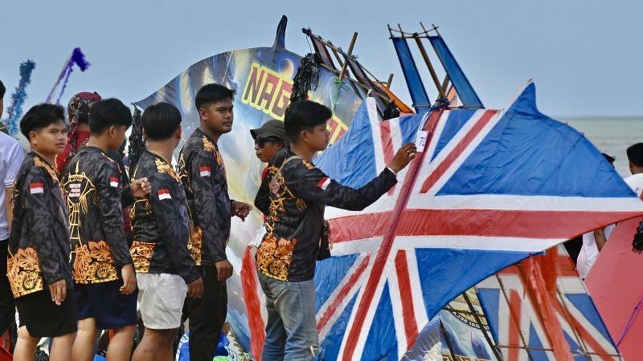 Fantastis! Tanah Laut Pecahkan Rekor MURI dengan Terbangkan 900 Layangan Dandang Tradisional, Terbanyak di Dunia!