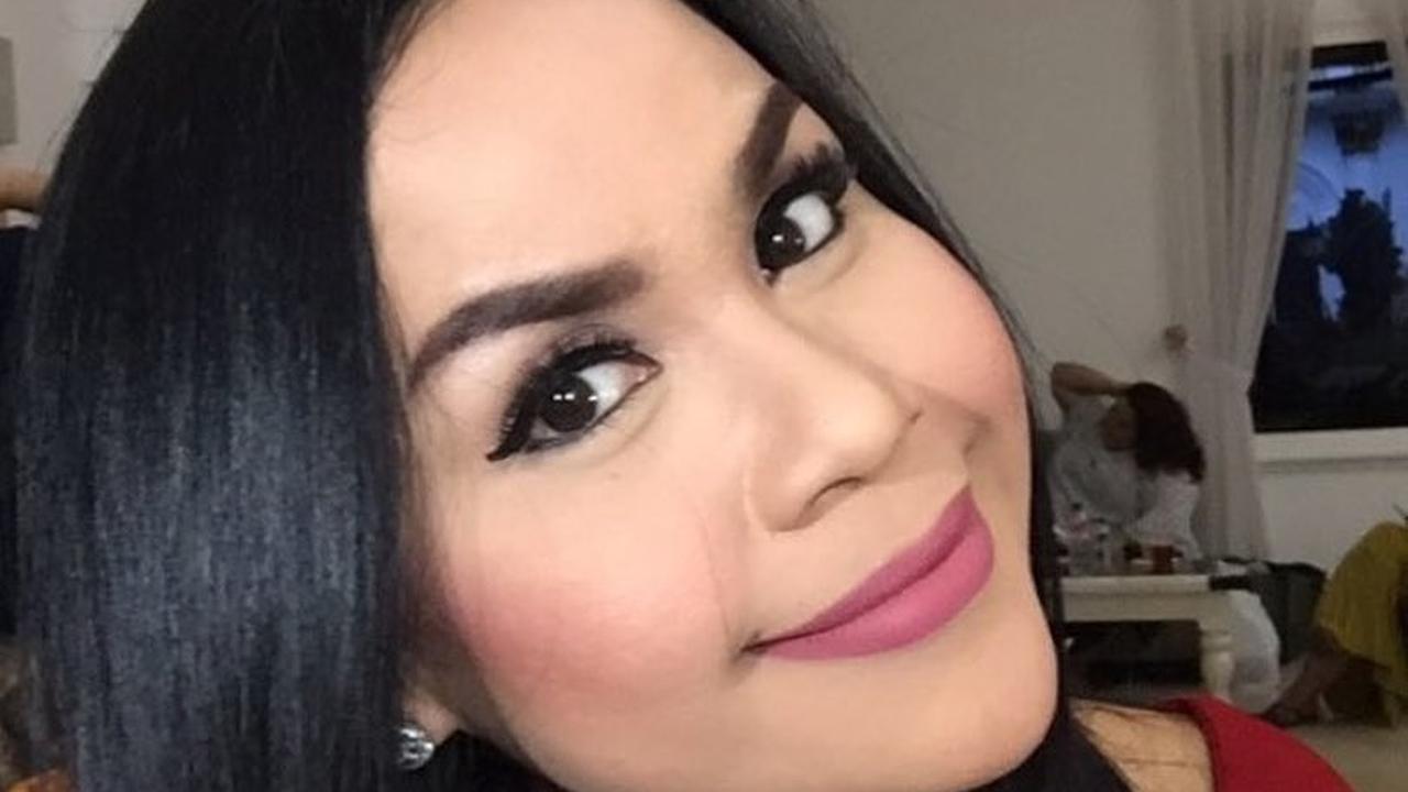 [Bintang] Makin Eksis di Geng Menteri Ceria, Ternyata Lipstik Ini Jadi Andalan Melanie Ricardo