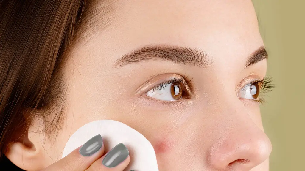 Banyak orang saat ini menghadapi banyak kebingungan ketika memilih antara AHA dan BHA yang cocok dengan tipe kulitnya. [Dok/Pexels.com/Hanna Pad].
