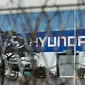 Pemandangan pintu masuk Pabrik Hyundai Motor Asan di Asan, selatan Seoul, Senin (10/2/2020). Pabrikan kendaraan Hyundai Motor terpaksa menghentikan produksinya di Korea Selatan, basis manufaktur terbesarnya, karena kekurangan pasokan suku cadang dari China akibat virus corona. (Yelim LEE/AFP)