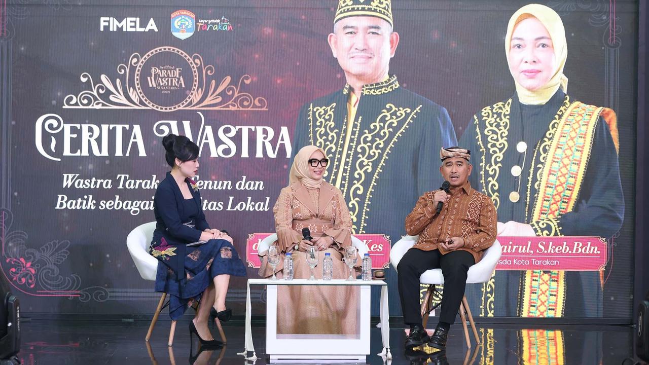 FOTO: Wali Kota Tarakan & Istri Tampil Elegan  dengan Batik Khas Tarakan di Parade Wastra Nusantara 2025