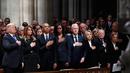 Presiden AS Donald Trump bersama mantan presiden Barack Obama, mantan presiden Bill Clinton dan mantan presiden Jimmy Carter menghadiri prosesi pemakaman kenegaraan George HW Bush di Katedral Nasional Washington, Rabu (5/12). (AP/Alex Brandon, Pool)
