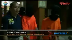 Petugas Polresta Metro Bekasi mengamankan delapan pemuda karena terlibat tawuran di wilayah Bekasi Selatan, Selasa (30/5) siang. 