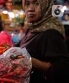 Cabai rawit dijual di Pasar Kebayoran, Jakarta, Selasa (7/3/2023). Harga cabai rawit merah di DKI Jakarta terpantau naik sudah menembus Rp 100 ribu per kilogram. (Liputan6.com/Angga Yuniar)