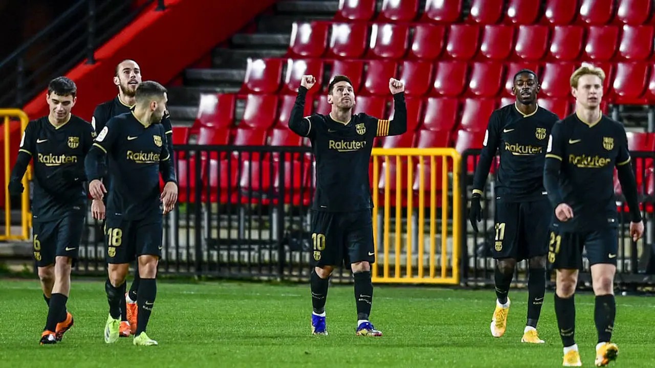 Foto Liga Spanyol: Lionel Messi dan Antoine Griezmann Gemilang, Barcelona Berpesta di Markas Granada