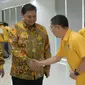 Ketua Umum (Ketum) Partai Golkar Airlangga Hartarto dan Bendahara Umum BSNPG, Nicolas Kesuma. (Dok. Istimewa)