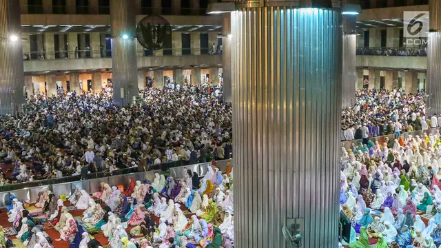 Salat Tarawih Malam Pertama, Masjid Istiqlal Dipadati Ribuan Jemaah