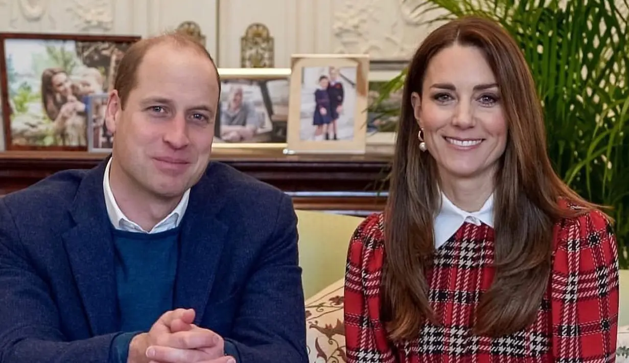 Bergaya preppy look, dress sederhana ini sudah tampil sempurna tanpa perlu banyak pelengkap. Kamu bisa mengandalkan flat shoes, untuk tampil nyaman penuh gaya. (Foto: Instagram/ Kensingtonroyal)