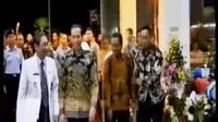 Presiden Jokowi memperkenalkan nama cucunya. Sementara itu, umat Hindu Bali menggelar mandi lumpur usai menjalani Hari Raya Nyepi.