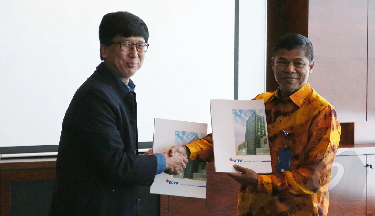 Pusat Pelaporan Transaksi dan Analisis Transaksi Keuangan (PPATK) menandatangani MoU kerja sama dengan grup Elang Mahkota Teknologi (Emtek), Jakarta, Jumat (17/4/2015). (Liputan6.com/Herman Zakharia)