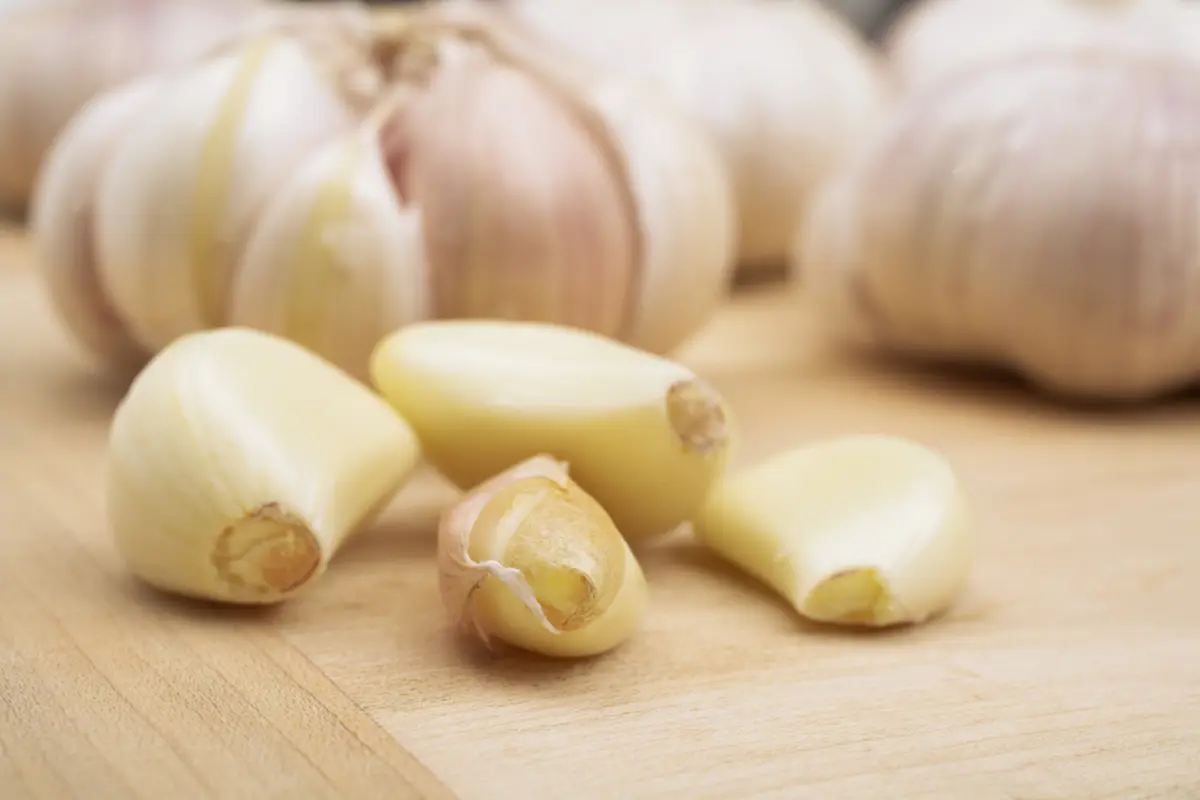 Kekuatan Mengejutkan Makan Bawang Putih Saat Perut Kosong