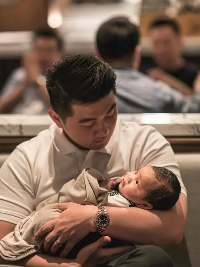 7 Momen Chef Arnold Waktu Asuh Anak Ini Bikin Gemas