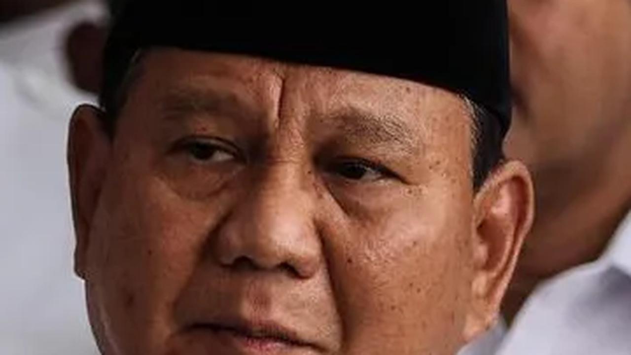 Cerita Prabowo Temukan Prasasti Zaman Belanda saat Berenang di Kolam Renang Manggarai, Isinya Bikin Kaget