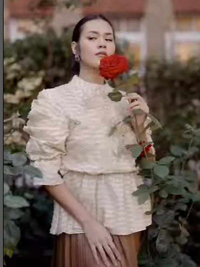 5 Tampilan Anggun Raisa Pemotretan di London Layaknya Model Profesional