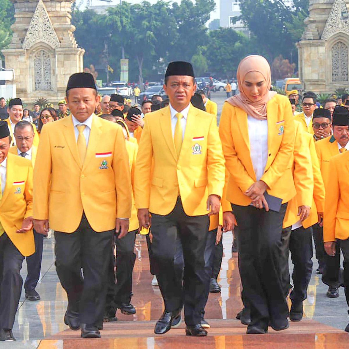 FOTO: Bahlil Lahadalia Pimpin Ziarah TMP Kalibata di HUT ke-61 Partai Golkar