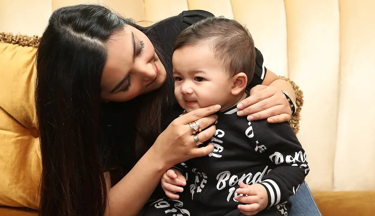 "Aku 4 kali keguguran yang di kuret dua kali. Yang kedua dan ketiga dikuret," jelasnya. (Bambang E. Ros/Bintang.com)