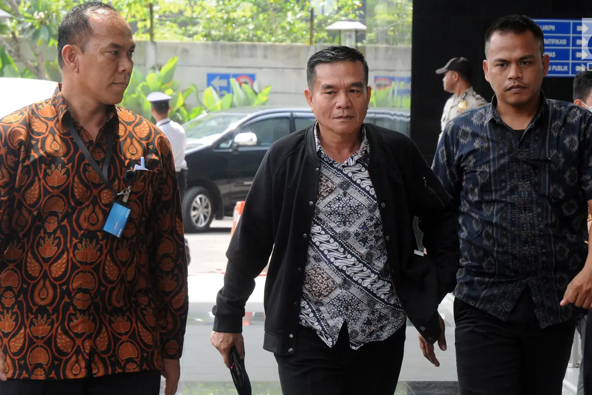 Usai Terjaring OTT, Bupati Bengkulu Selatan Digiring ke KPK