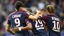 Trio PSG merayakan gol yang dicetak oleh Kylian Mbappe ke gawang Girondins Bordeaux pada laga Liga 1 Prancis di Stadion Parc des Princes, Sabtu (30/9/2017). PSG menang 6-2 atas Girondins Bordeaux. (AFP/Christophe Simon)