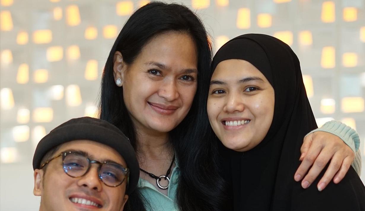 Dipuji Awet Muda, Ini Potret Kedekatan Donna Harun dan Menantu yang ...
