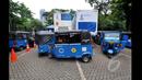 Sejumlah bajaj BBG mengantre untuk mengisi bahan bakar gas di kawasan Monas, Jakarta, Senin (26/1/2015). (Liputan6.com/Miftahul Hayat)
