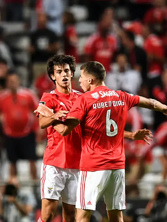 8. Benfica - Klub yang sering berbagi gelar dengan FC Porto di kancah domestik. Mungkin pemasukan terbesar klub ini ada pada penjualan para pemainnya yang tergolong tidak murah. (AFP/De Melo Moreira)