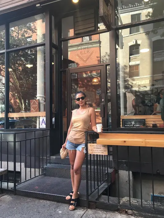 Apalagi kegagalan masa lalu juga menjadi pertimbangan. Kini, dalam urusan pendamping,pemeran film Aku Ingin Ibu Pulang itu juga selektif memilih calon suami. (Instagram/novaelizastory)